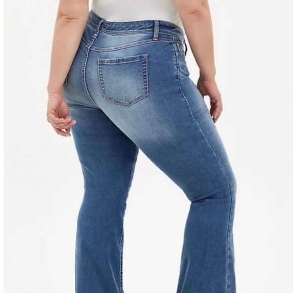 Torrid Mid Rise Slim Bootcut Jean 18R - Picture 2 of 15